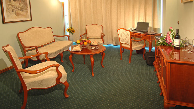 Aleksandar Palace Hotel Congress Center & Spa Skopje Exterior foto